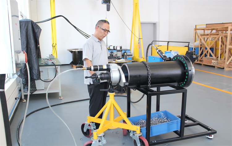 V14P2: Pneumatic ID Portable Pipe Beveling Machine