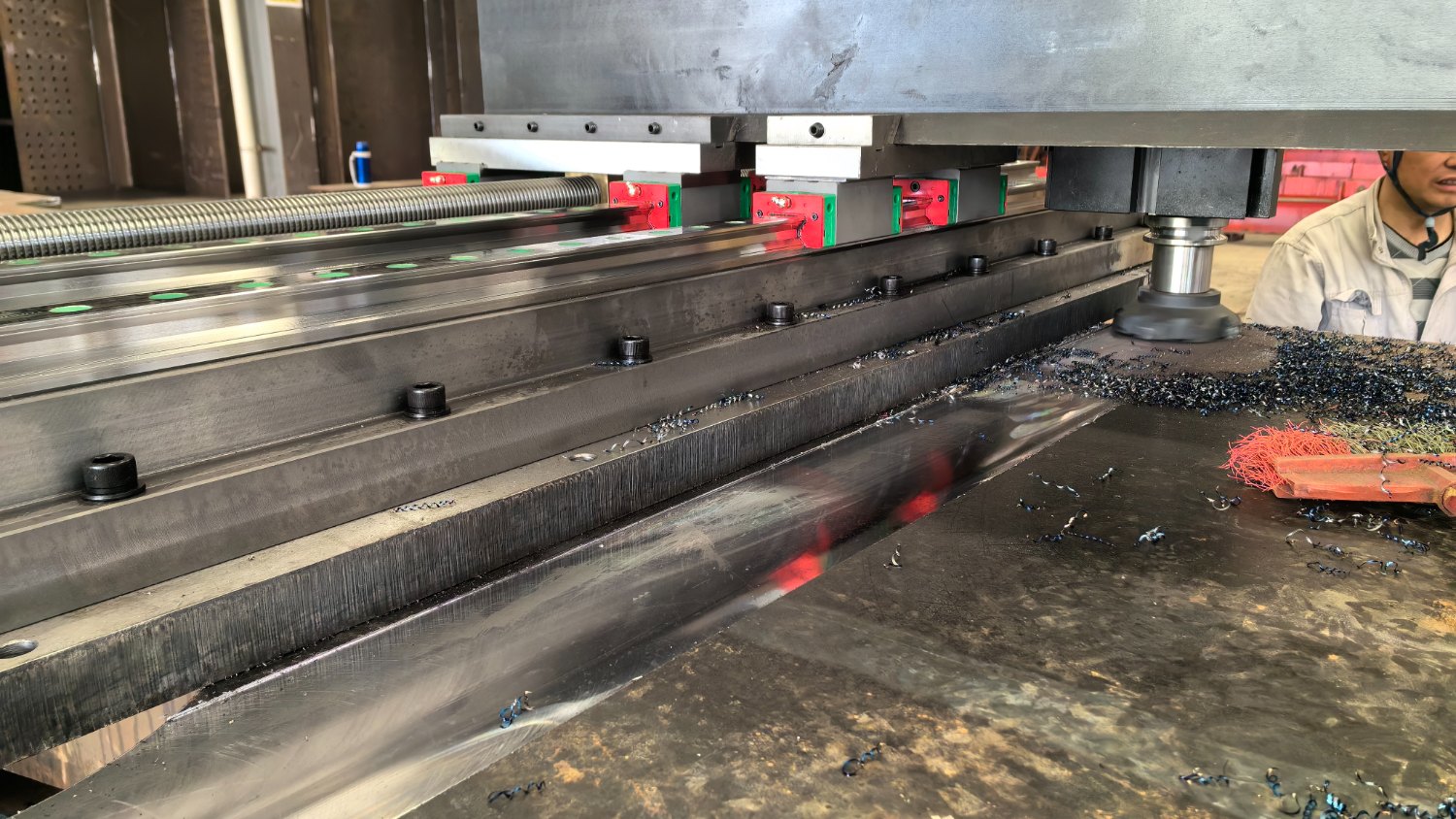 Cantilever on-site portable milling machine