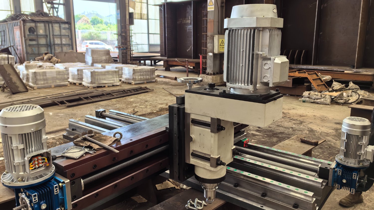 Cantilever on-site portable milling machine