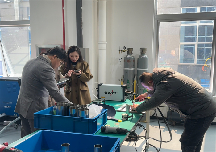 Korean customer come to us