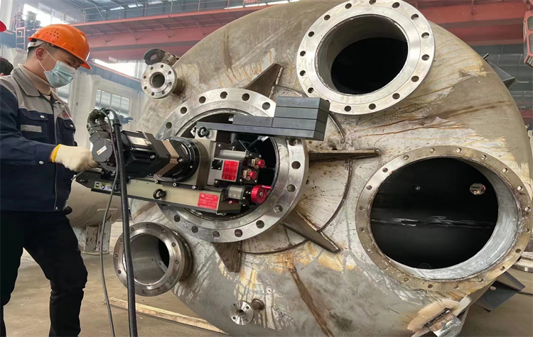 6″-40″ Flange facing machine at workshop