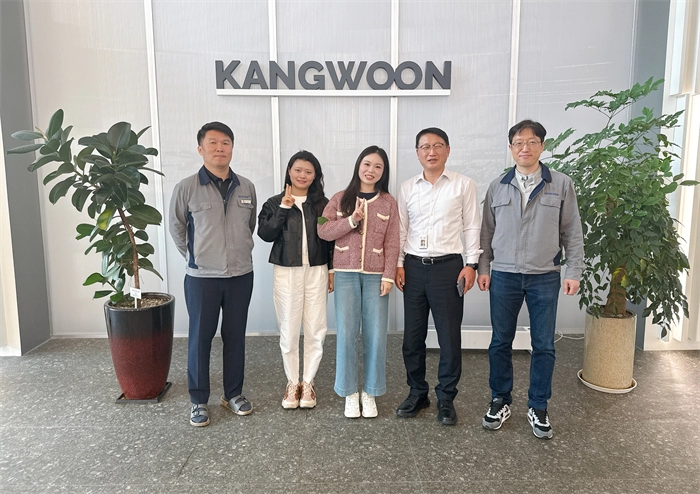 Visited valued customers at the Korean exhibition