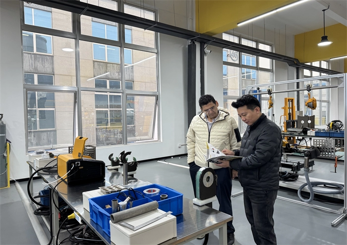 A Customer from Mexico Travels a Long Way to Visit